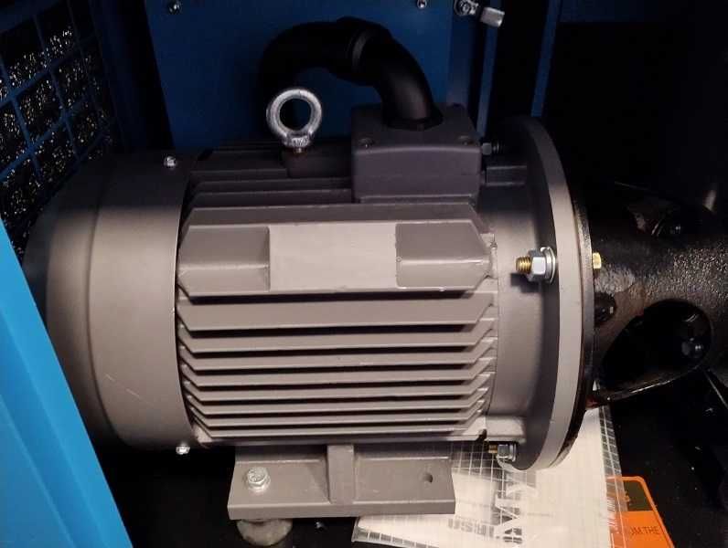 Винтов компресор URSA 10 / 7.5kW / 800-1200 l/min / 7-12 bar