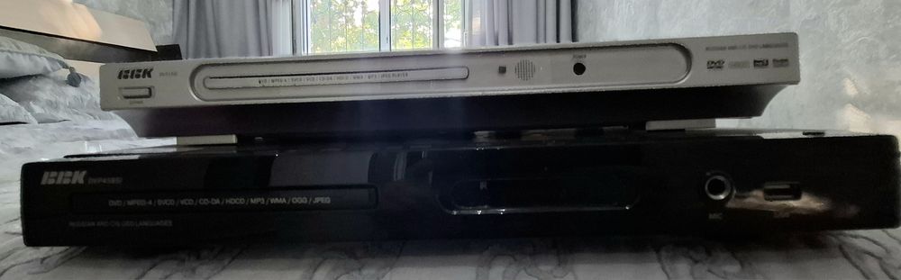 Продаются 2 DVD ВВК,рабочие но с шумок.Починить или НА ЗАПЧАСТИ.