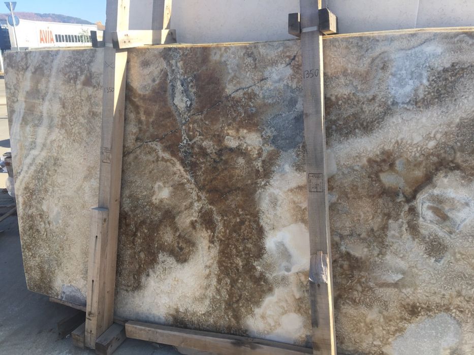 Кафяв оникс