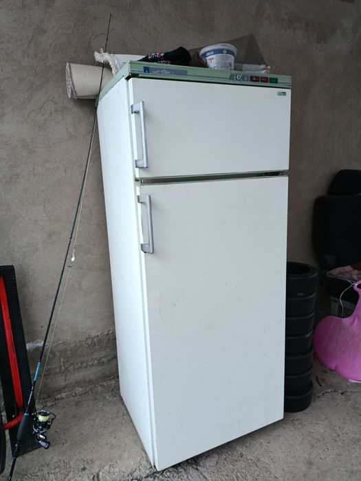 Продам рабочий холодильник