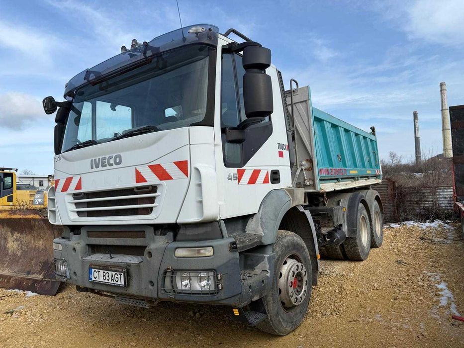 Basculanta tribena Iveco Trucker