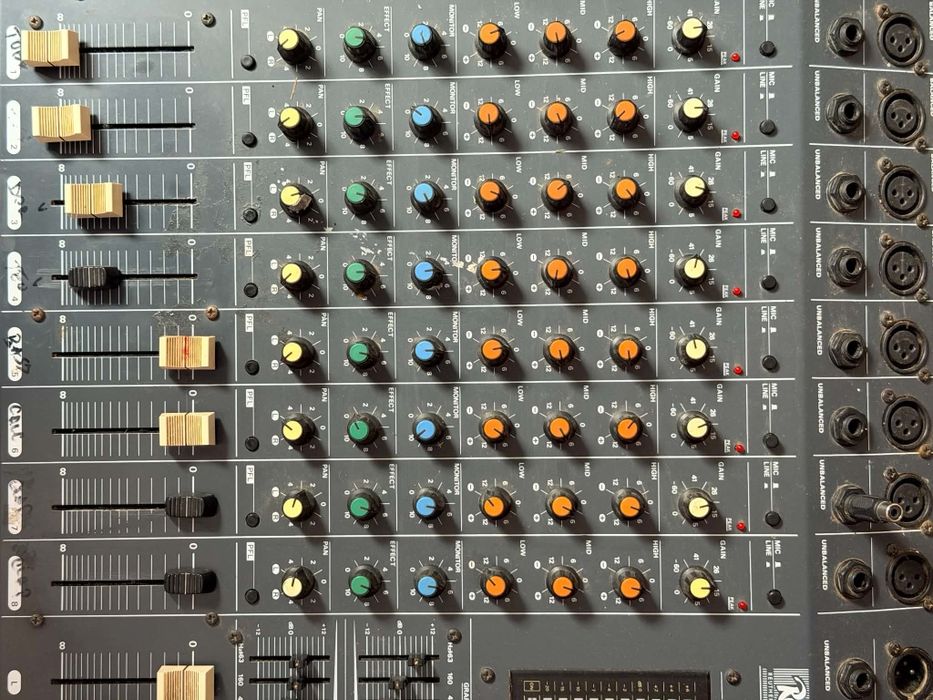 Vând mixer......