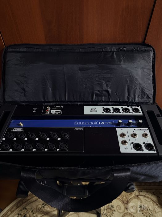Soundcraft Ui 16 mixer + iPad Air