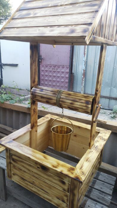 Декоративный колодец