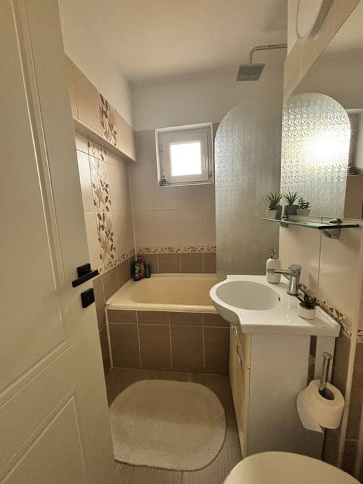 Apartament spațios cu 5 camere - Vlaicu, strada Poetului