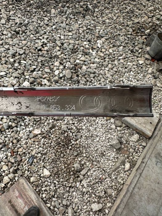 Лайсна за предната броня на audi a8 d5