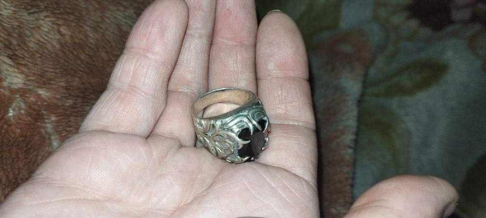 Кумуш узук сотилади