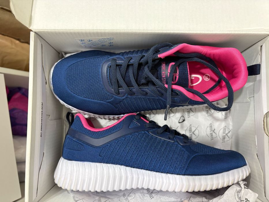 Продам кроссовки