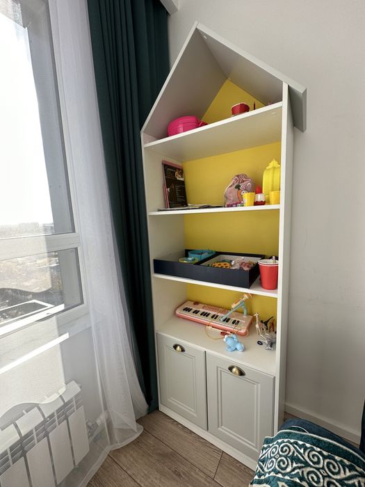 Продам комплект кровать , стол и шкаф . Для детской комнаты