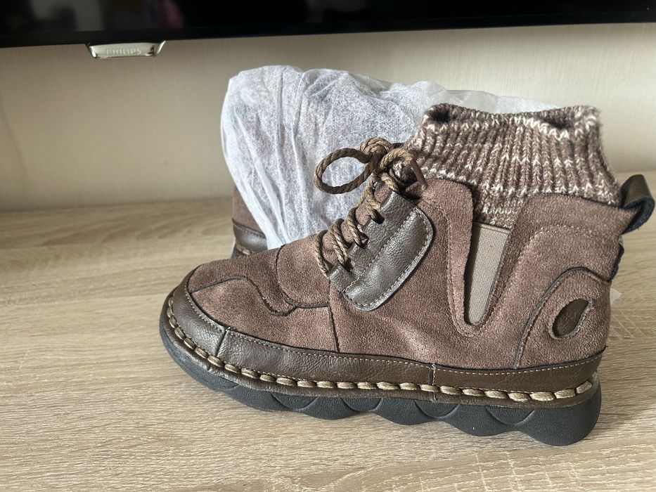 Продам ботиночки и кроссовки