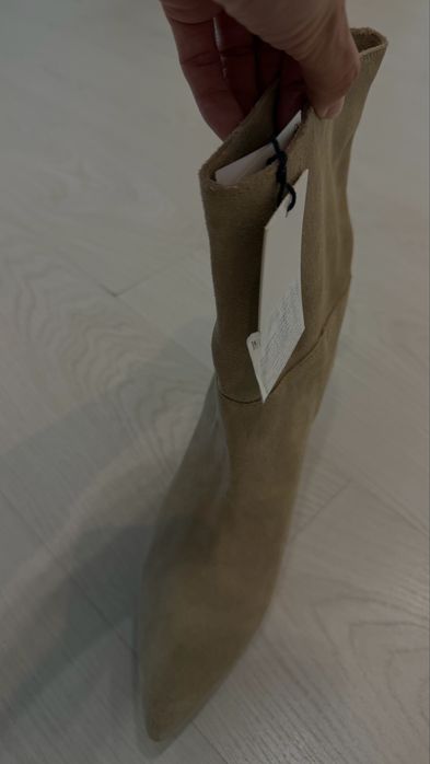 Продам замшевые сапоги Zara