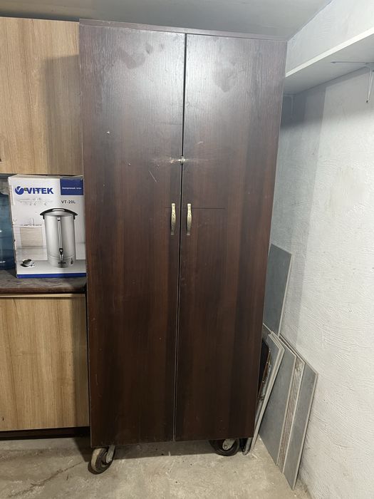 Продается шкаф для интрументов