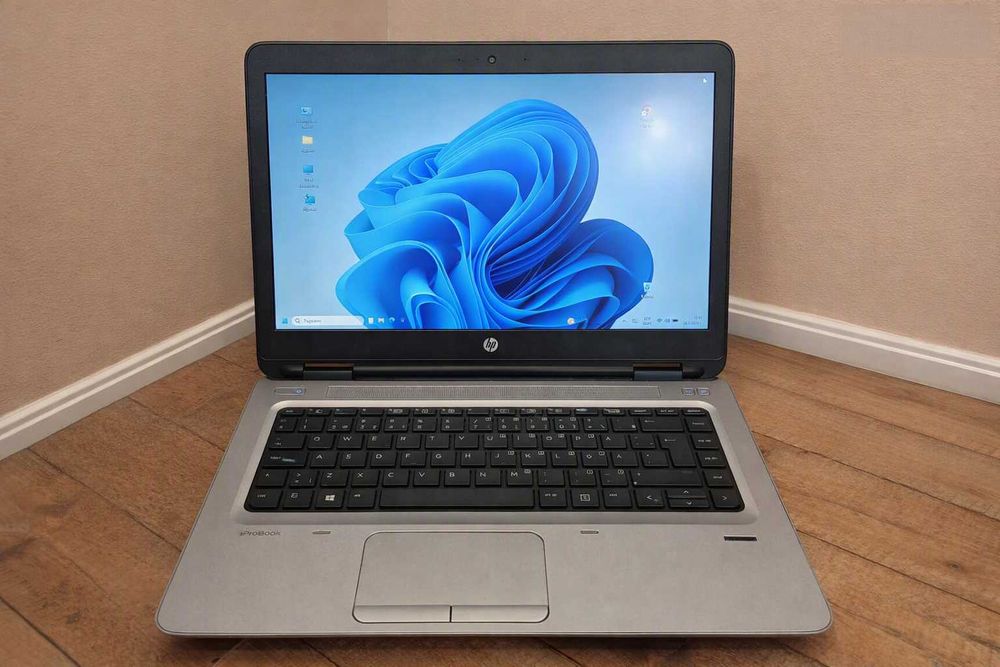 Лаптоп HP ProBook  i5-6200U 8GB RAM   SSD  нова батерия  14"