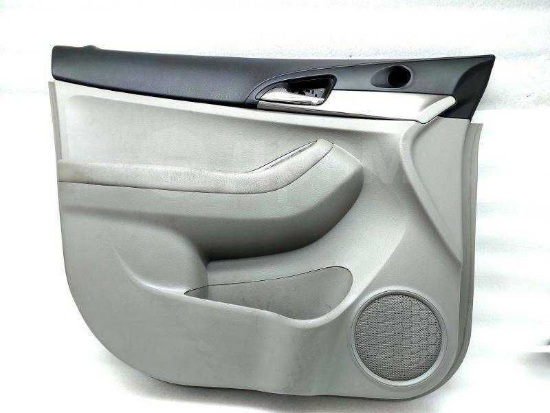 Дверная обшивка Шевроле Орландо. С кнопками в сборе.Новая