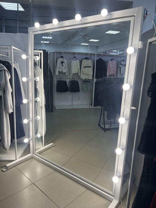 продам зеркало,ресепшен,манекены
