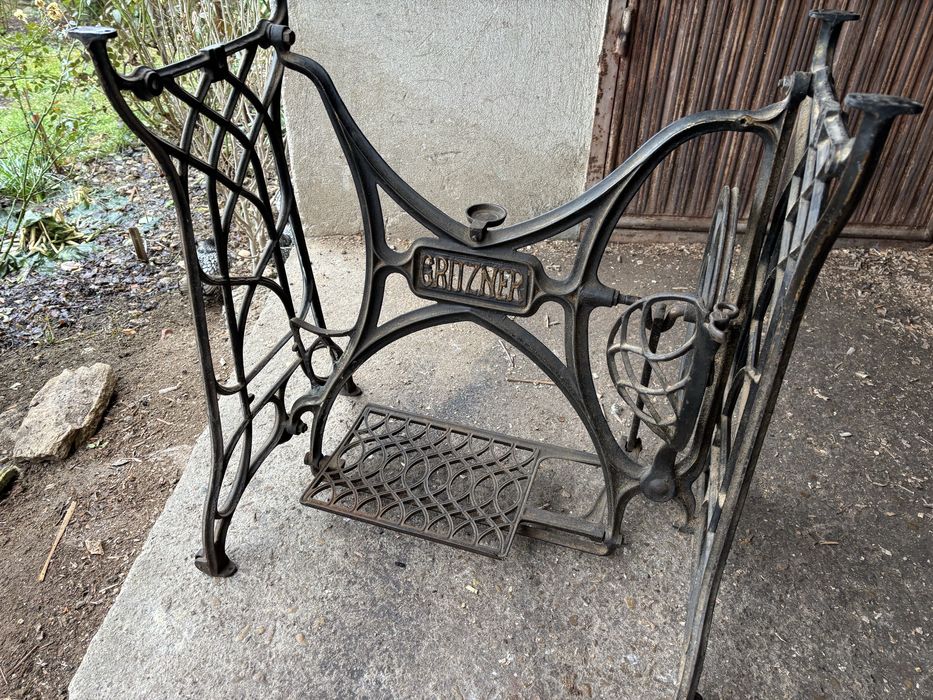 Стойка/основа/крака от шевна машина Gritzner