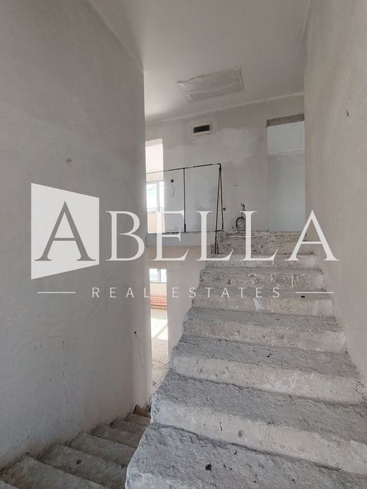 Къща в София, област-с.Петърч площ 211 цена 328000