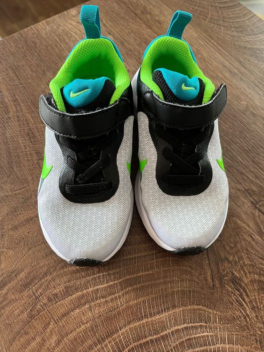 маратонки Nike 25