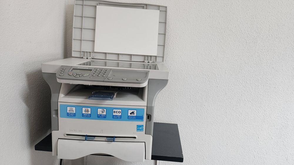 Vând imprimantă laser Philips MFD6920