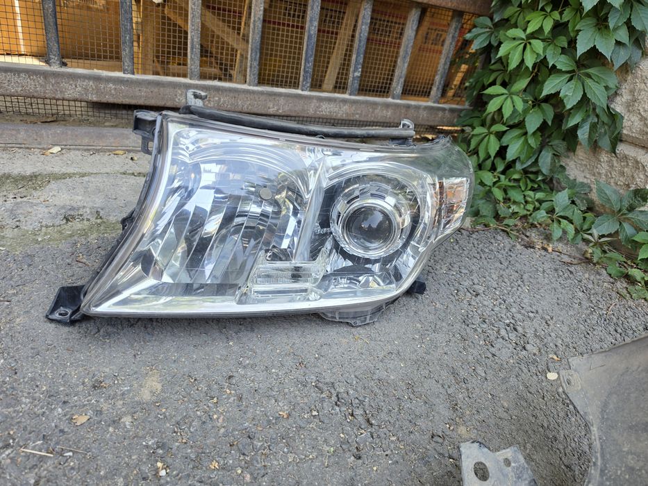 Фары Toyota Land Cruiser 200