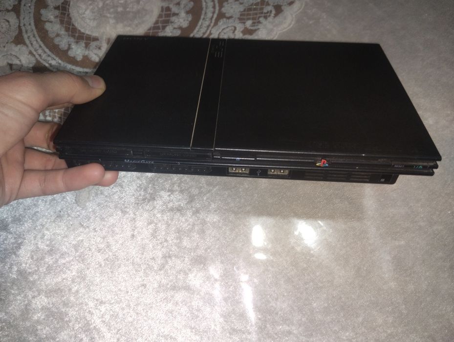 Playstation 2 slim Sotiladi