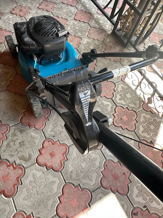 Продам газонокосилку Makita