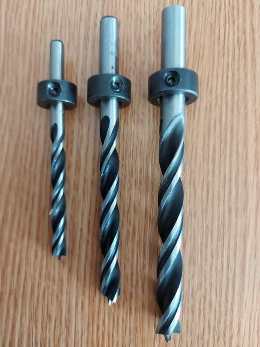 Burgiu pentru lemn cu sistem de distantier