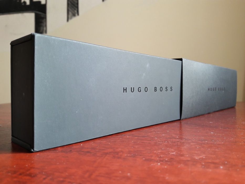 Hugo Boss юбилейна гравирана писалка 135г. VIVACOM - тъмно сиво / черн