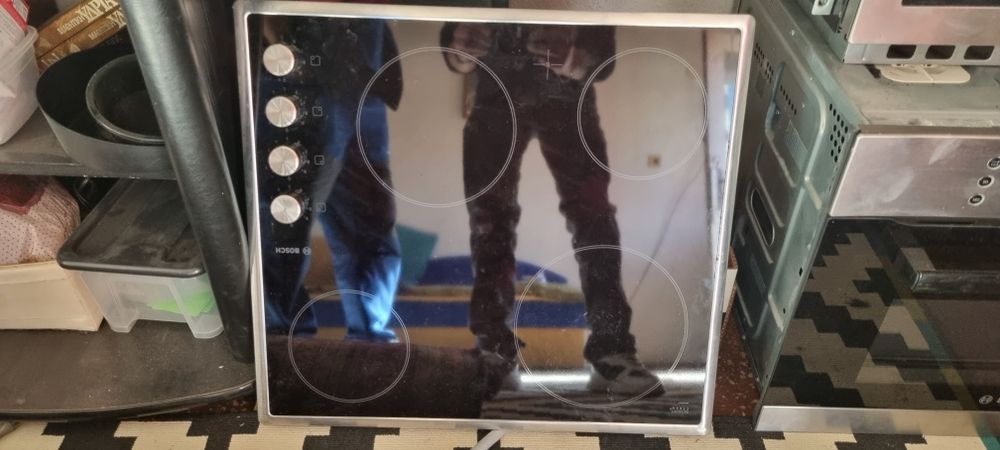 Фурна,котлони, микровълнова фурна, и мивка със смесител