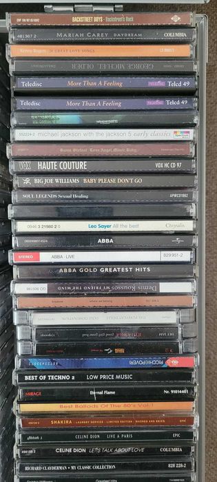 150 CD-URI muzica diversa , originale provenienta UK si Germania case de discuri cunoscute impreuna cu case de transport