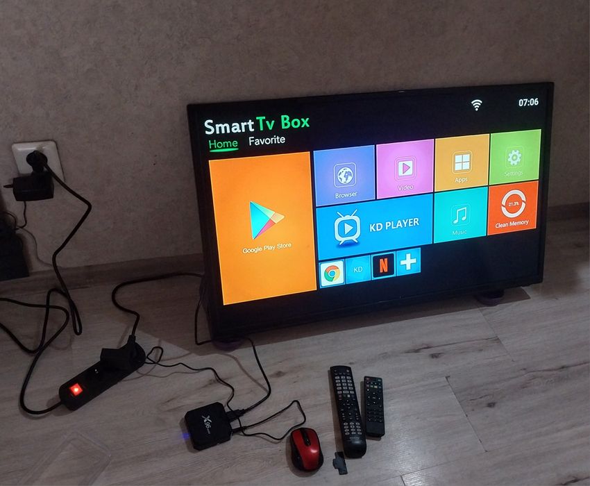 Телевизор Samsung 101см. Со смарт приставкой и кронштейном.