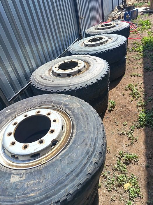 Продам шины 12 r20