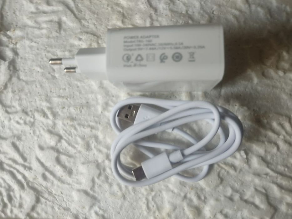 Зарядное с кабелем.