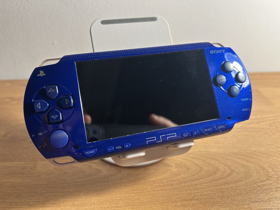 PSP 1000 Metallic Blue modată — pret accesibil, ecran perfect