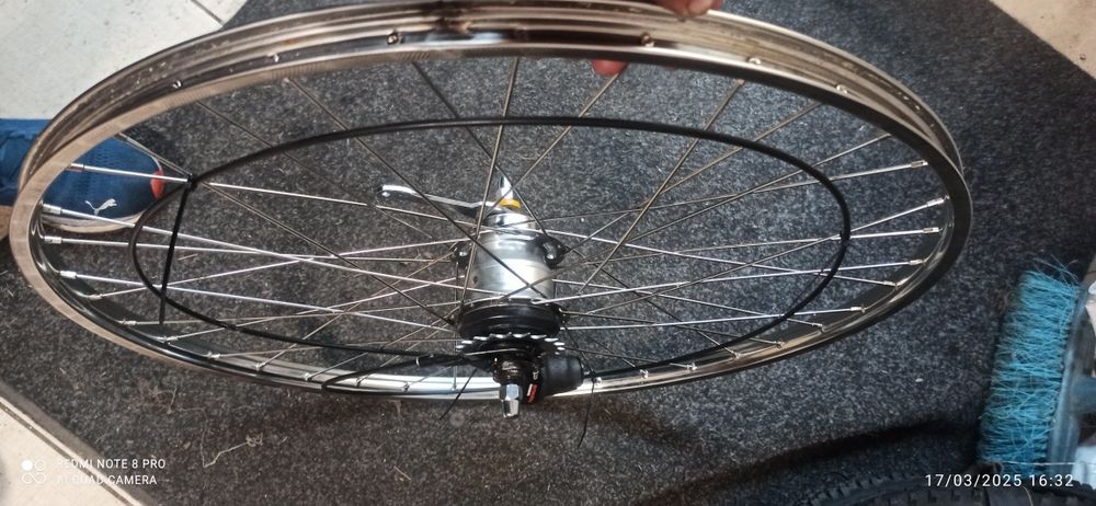 Roata 28 Inox spițe groase cu butuc Nexus 7 gata pentru a fi montata