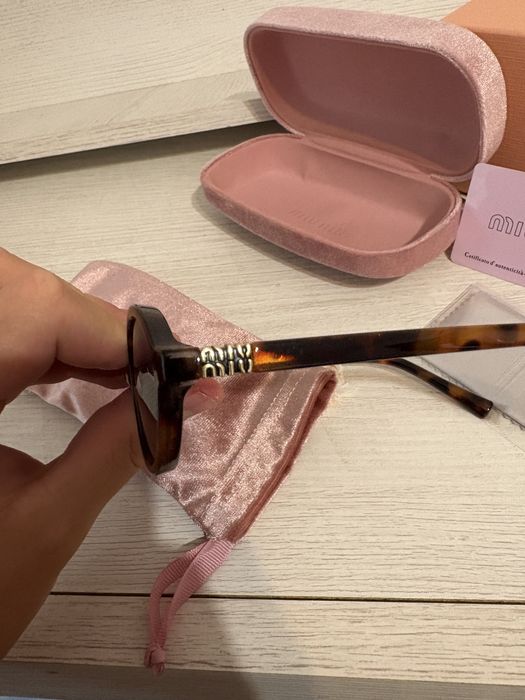 Ochelari de soare miu miu