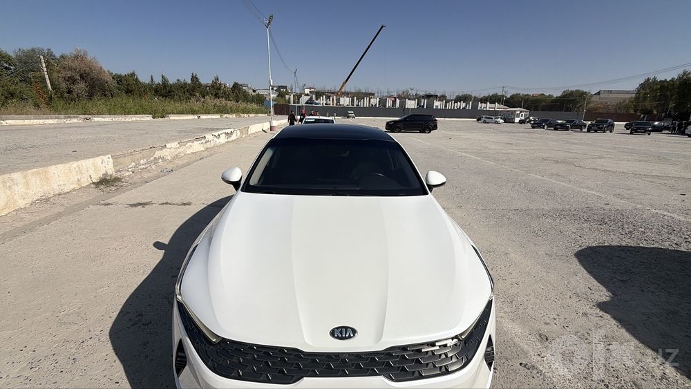 KIA  К 5  хорошее состояние небитый некрашеные родной пробег