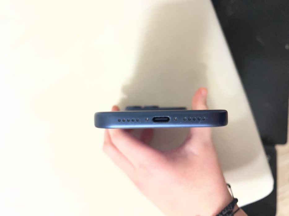 Vand iphone 17 pro deep blue