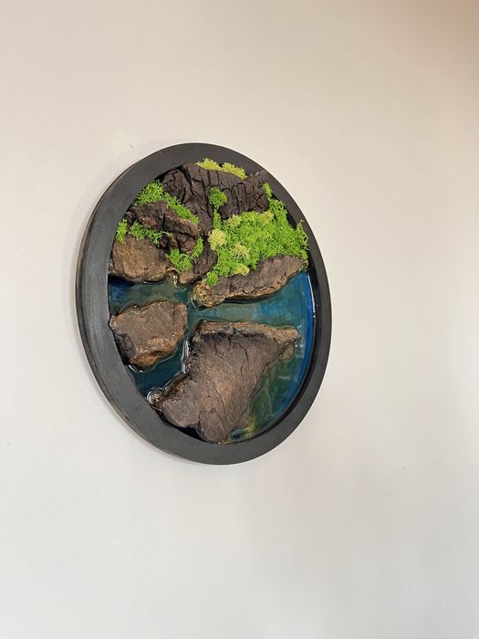 Жива картина от смола и мъх