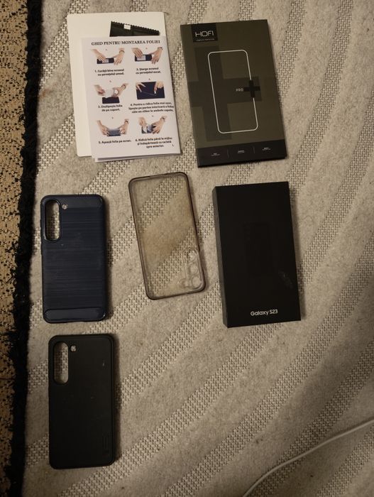 Samsung Galaxy S23 cu accesorii