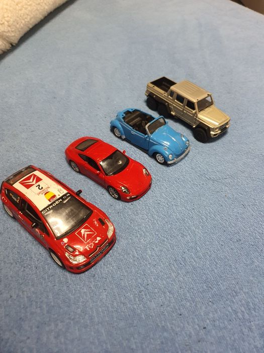 Masinute diferite firme.