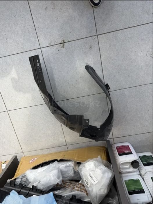 Подкрылок левый передный Geely Coolray
