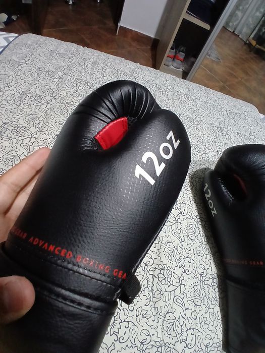Vand manusi de box si tibiere