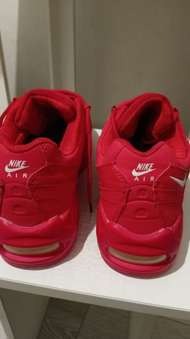 Продам зимние кроссовки