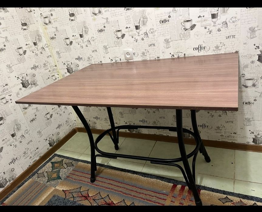 Продам кухонный стол