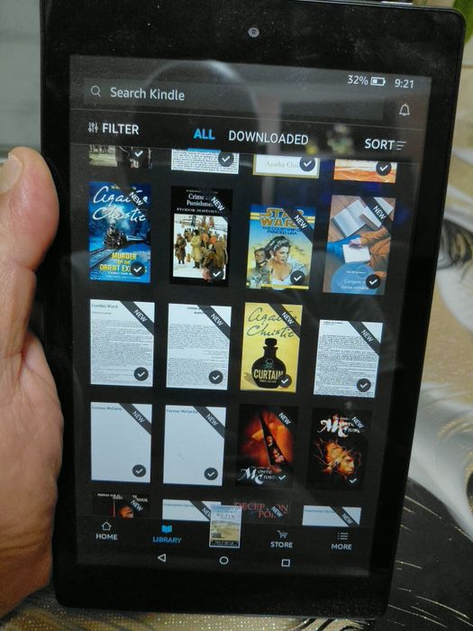 Vind amazon fire generația 7 de 8 inch cu peste 2300 de cărți în limba română