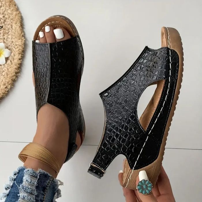Дамски сандали черни с крокодилски принт