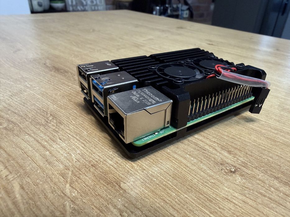 Raspberry Pi 4 Model B – 8GB RAM + Carcasă aluminiu cu două ventilatoare