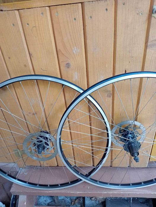 Set roti 28 frana disc Shimano Deore   Roti fata 29 DT Swiss complete