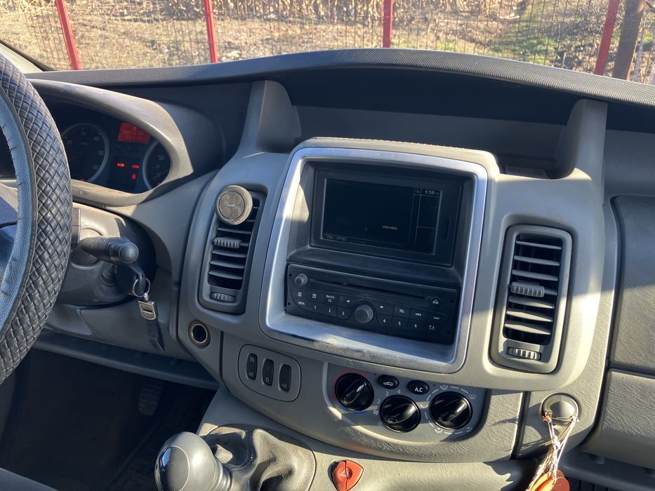 Renault trafic Passenger Blak Edition